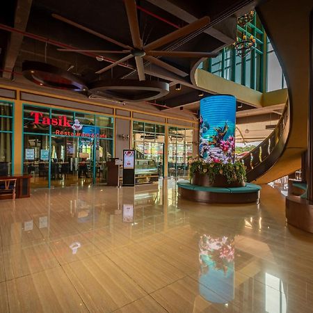 Tasik Villa International Resort Port Dickson Extérieur photo The interior of the mall
