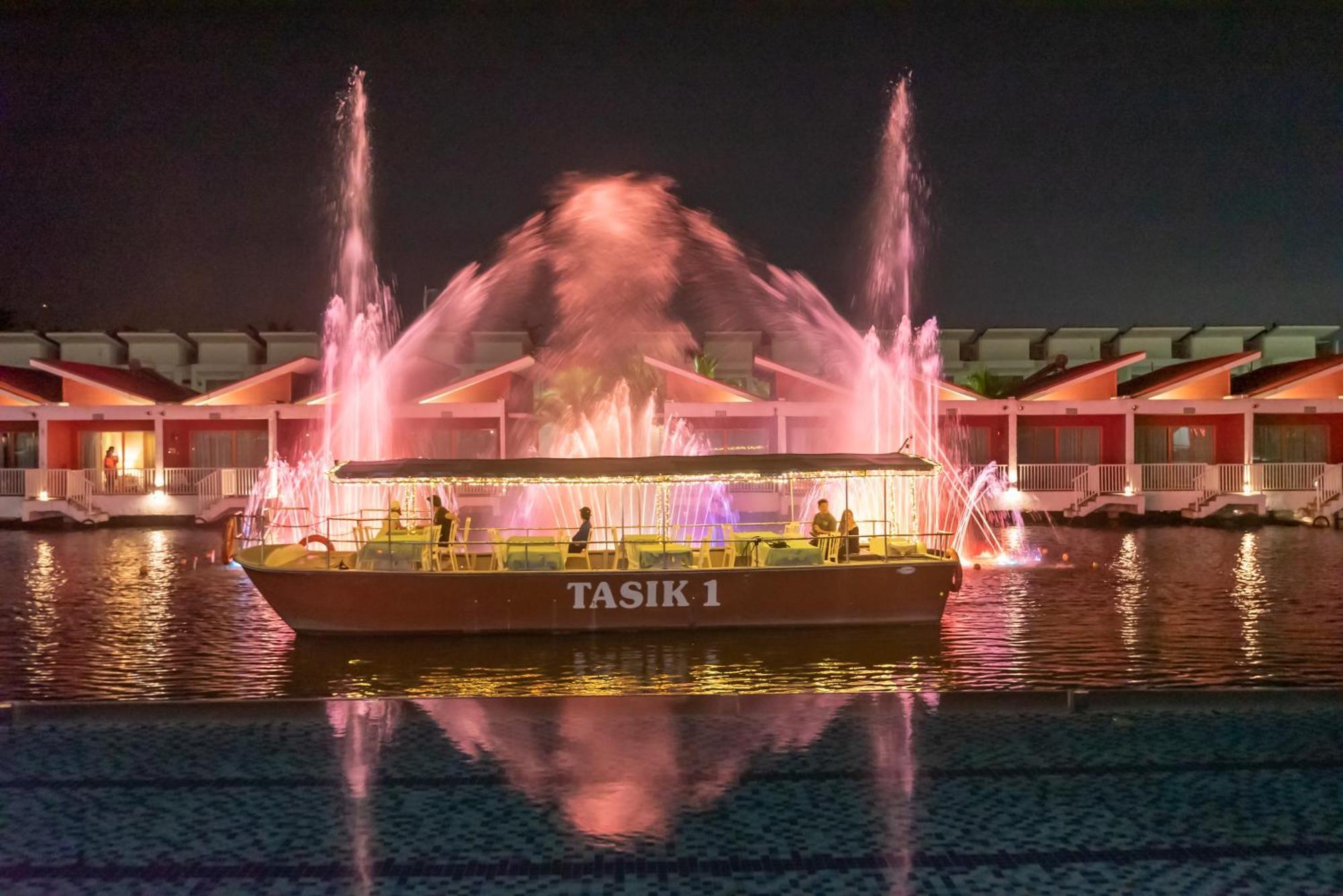 Tasik Villa International Resort Port Dickson Extérieur photo Fountain of Wishes