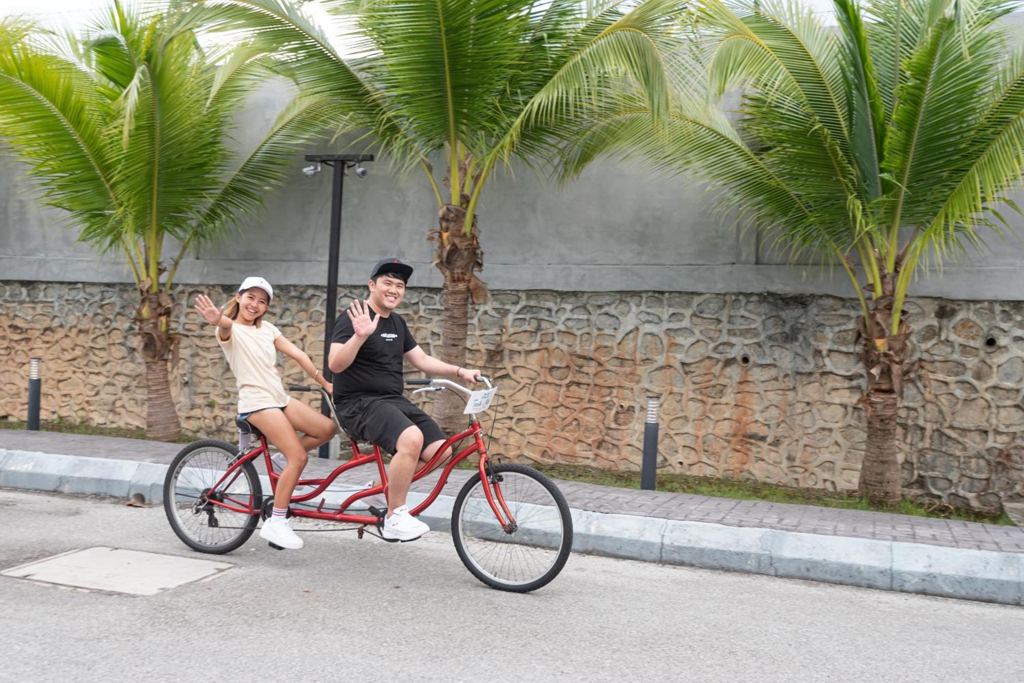 Tasik Villa International Resort Port Dickson Extérieur photo Tandem bicycle