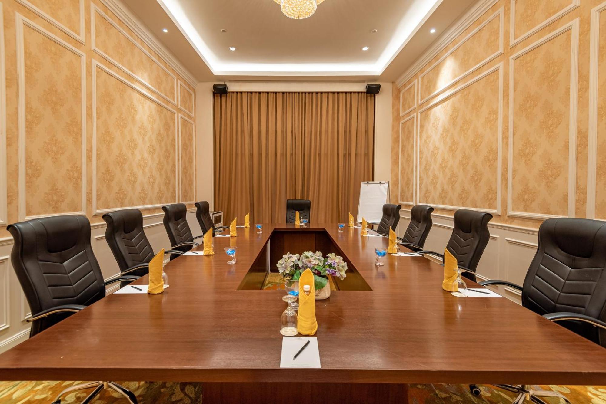 Tasik Villa International Resort Port Dickson Extérieur photo Boardroom