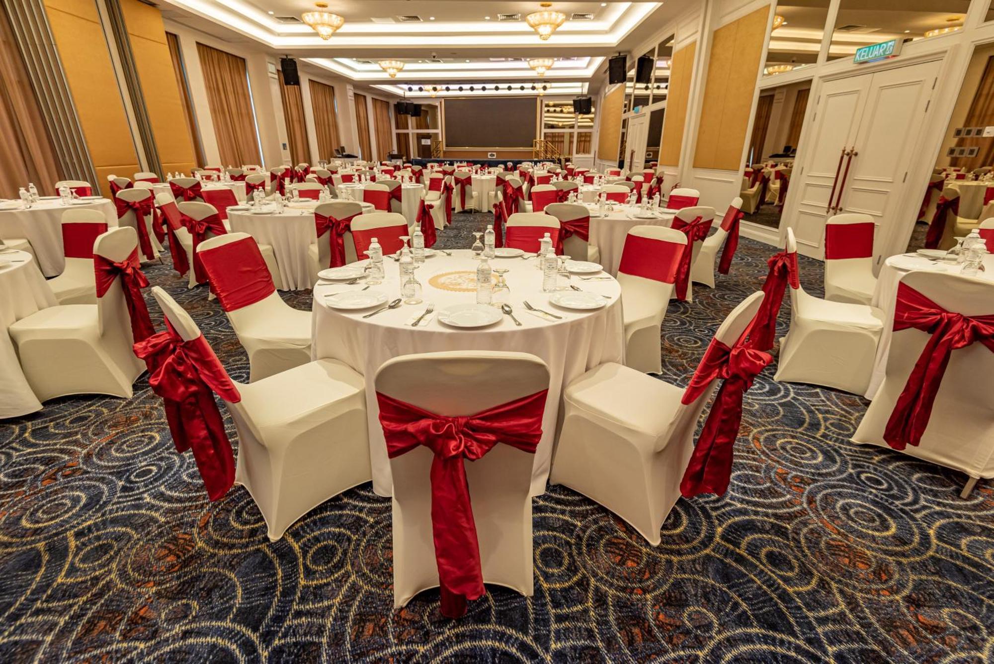 Tasik Villa International Resort Port Dickson Extérieur photo The ballroom of the hotel
