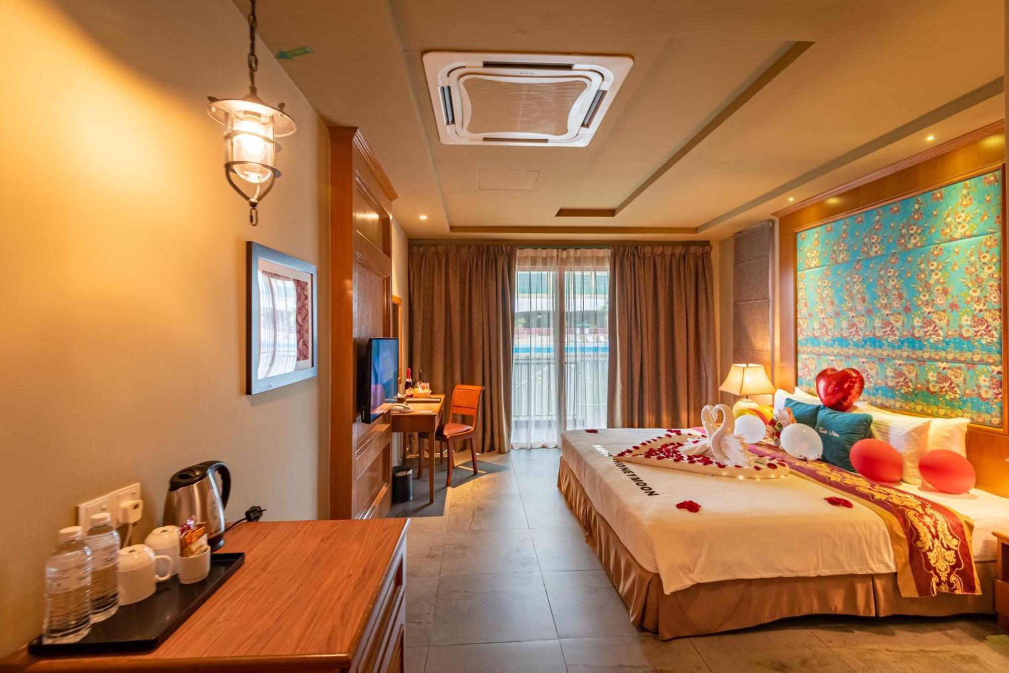 Tasik Villa International Resort Port Dickson Extérieur photo Deluxe Room